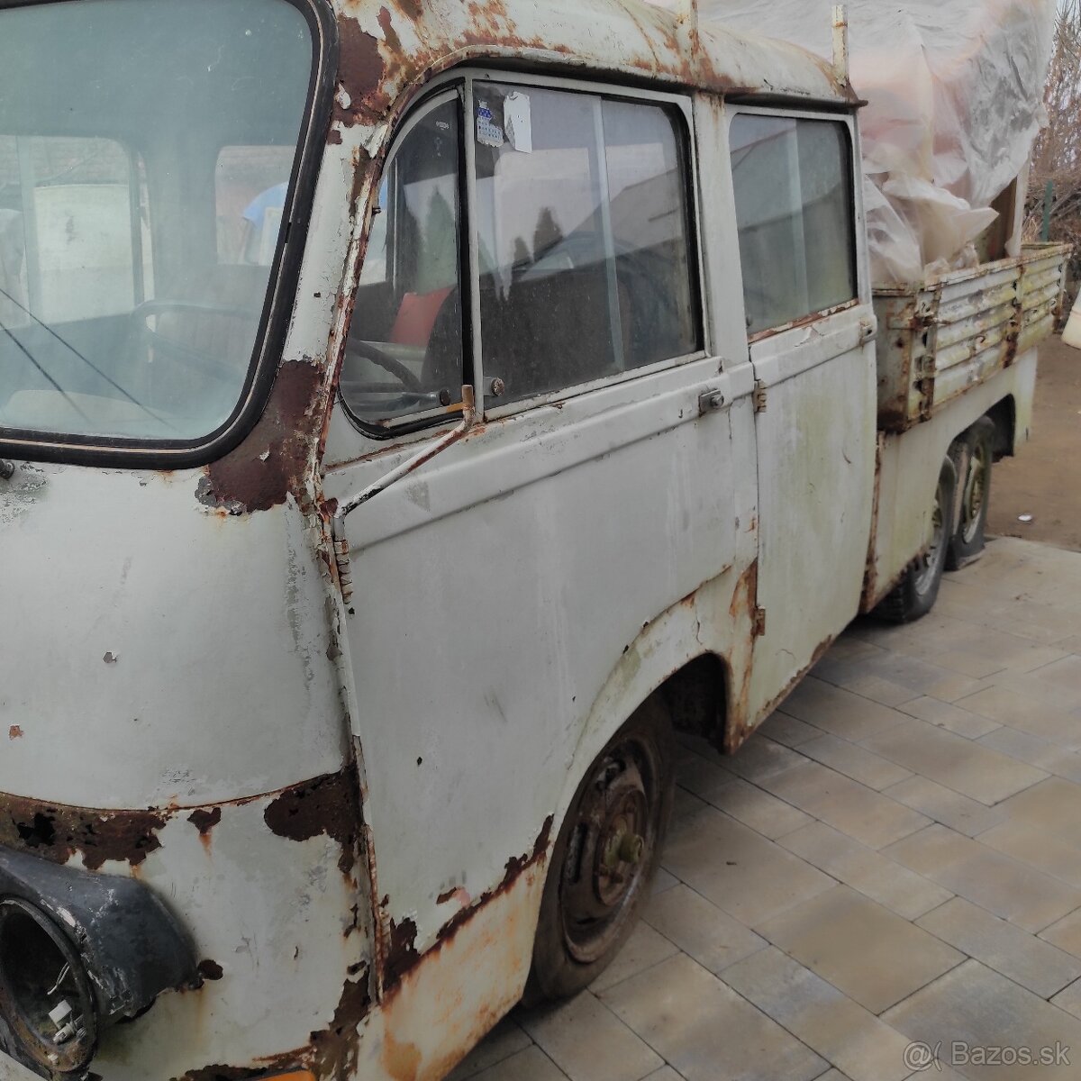 Trojnapravový valník-motor Mercedes - 4