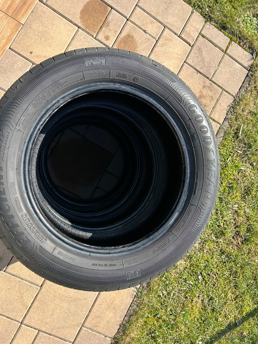 Letné pneu Goodyear 205/55 R16- stav nových - 4