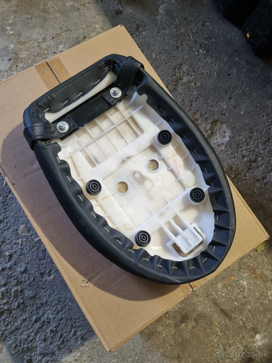 Originál sedla na Yamaha XVS 950 - 4