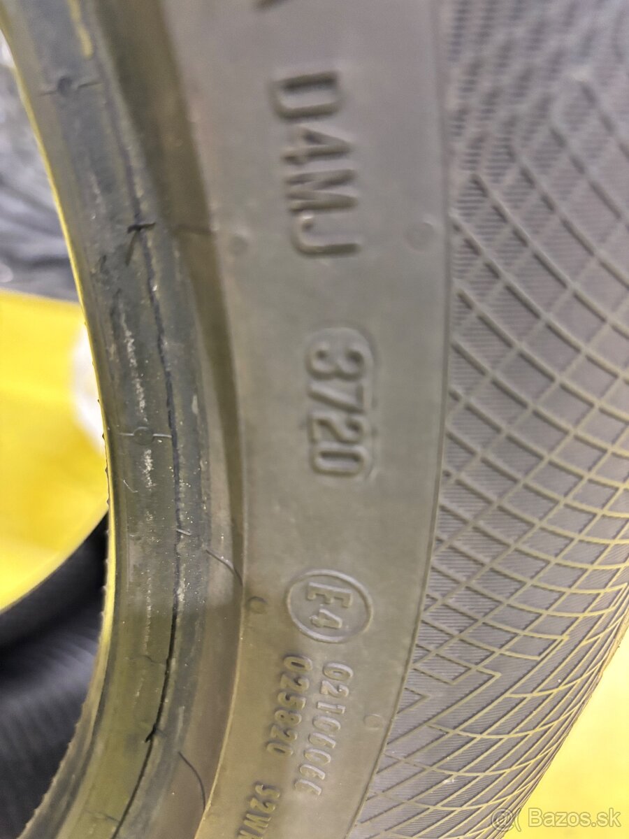 235/55R20V XL - 4