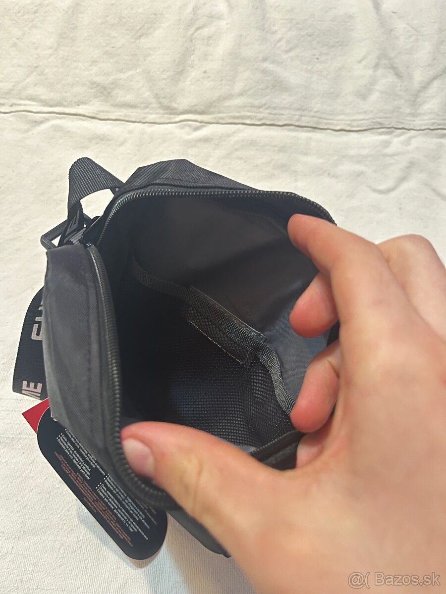 Predám Supreme Shoulder Bag - 4