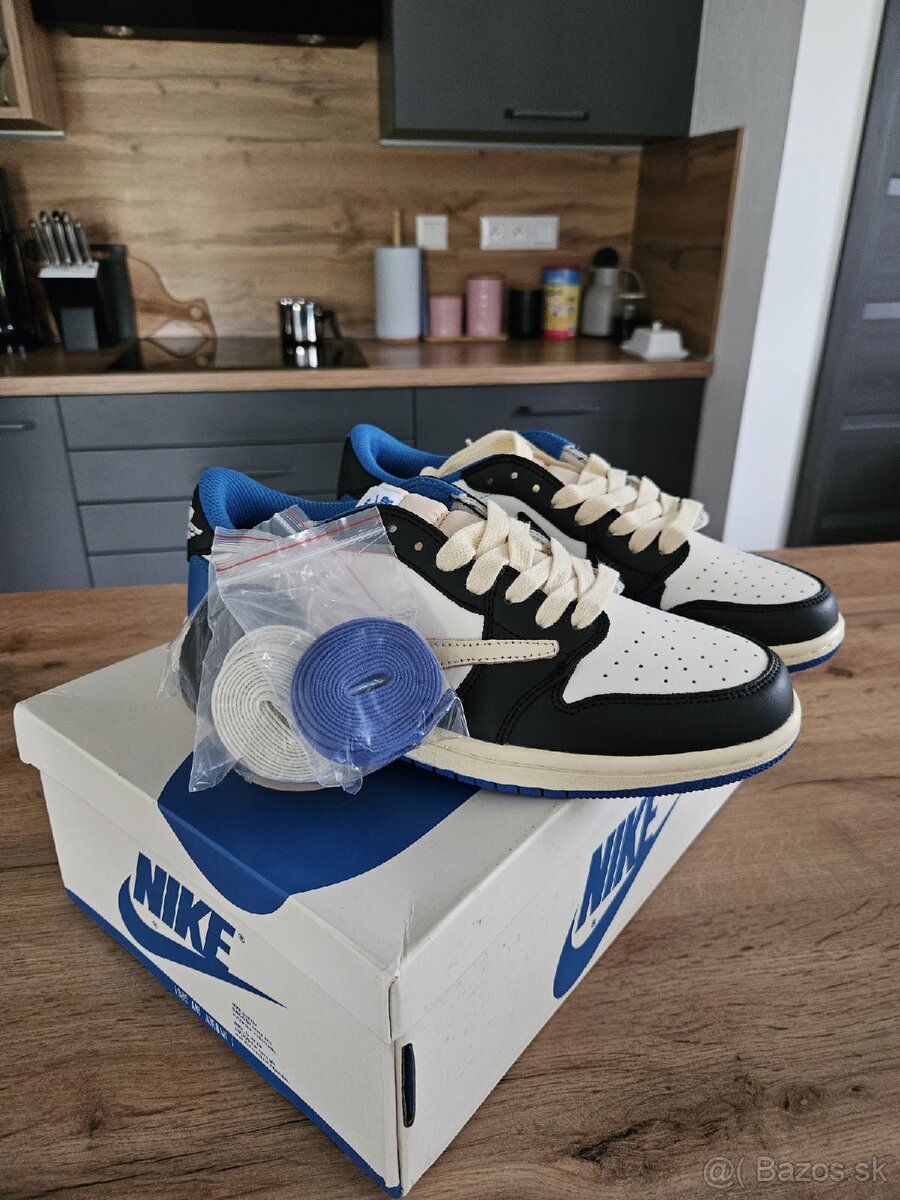 Nike Air Jordan Low - 4