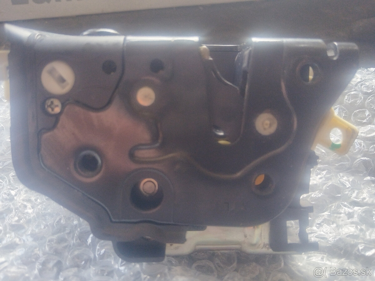 Zámok zadných dverí Audi A4 B8. - 4