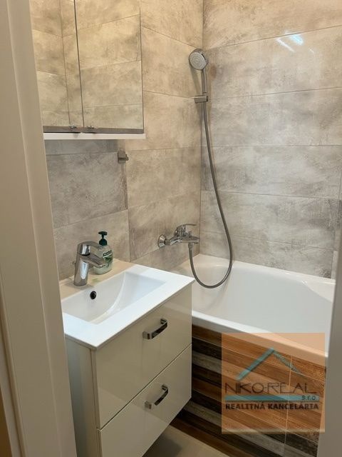 na prenájom zrekonštr. 2 izb. byt, KADNÁROVA ul. - 4