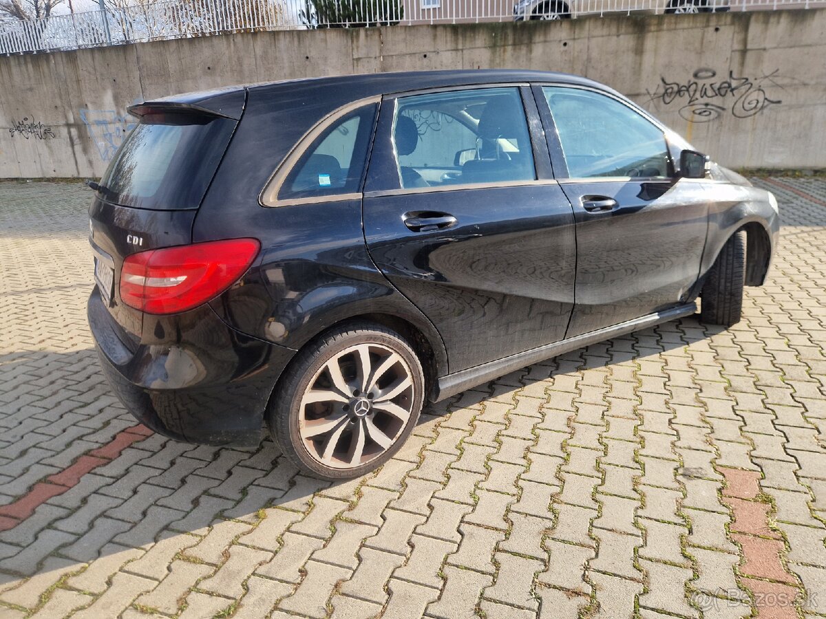 Mercedes-Benz B 180 CDI - 4
