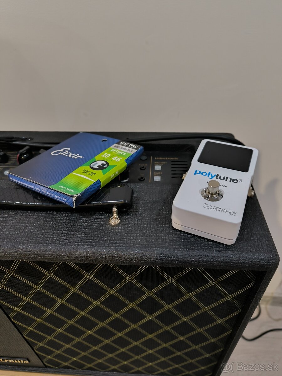 Fender Squier Stratocaster a Modeling guitar amp. VOX VT40X - 4