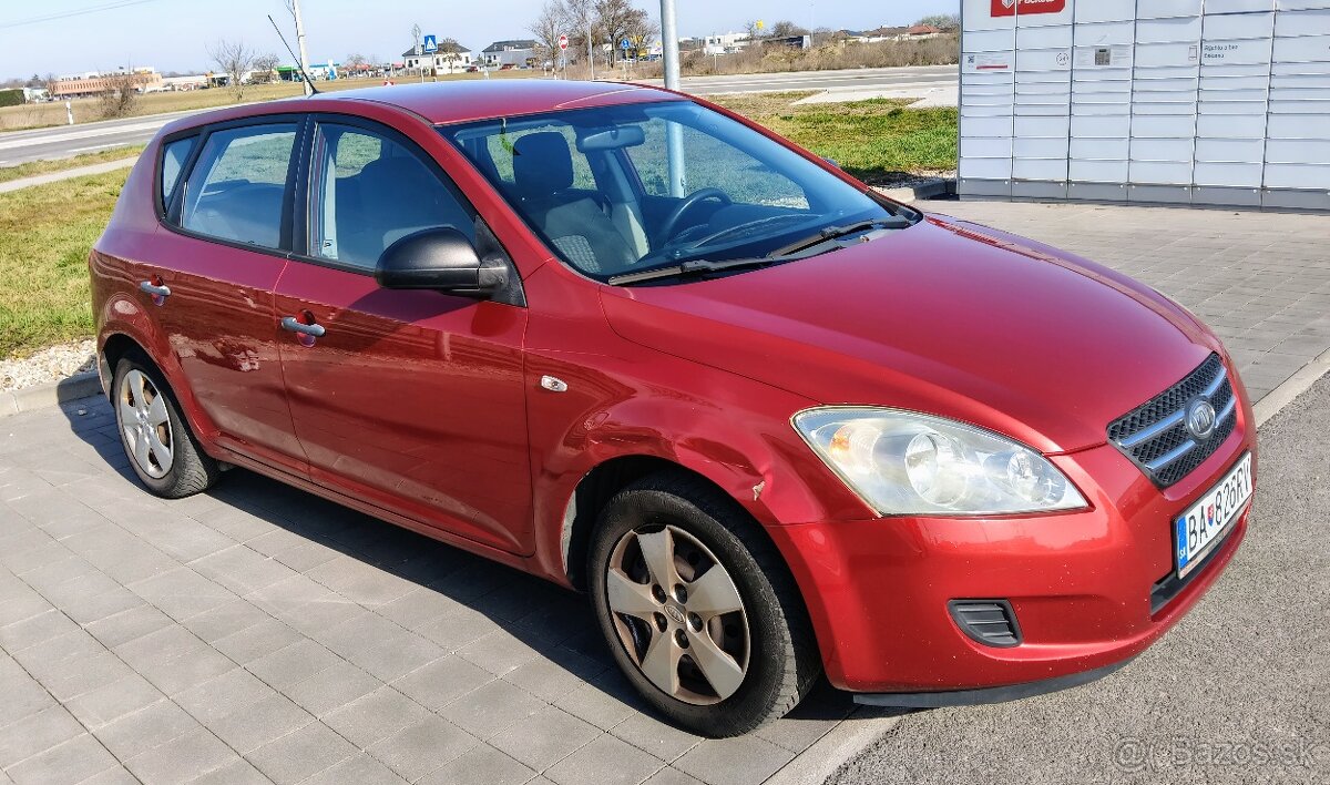 Kia Ceed 1.4 benzín 77kW 5st manuál 2007 - 4