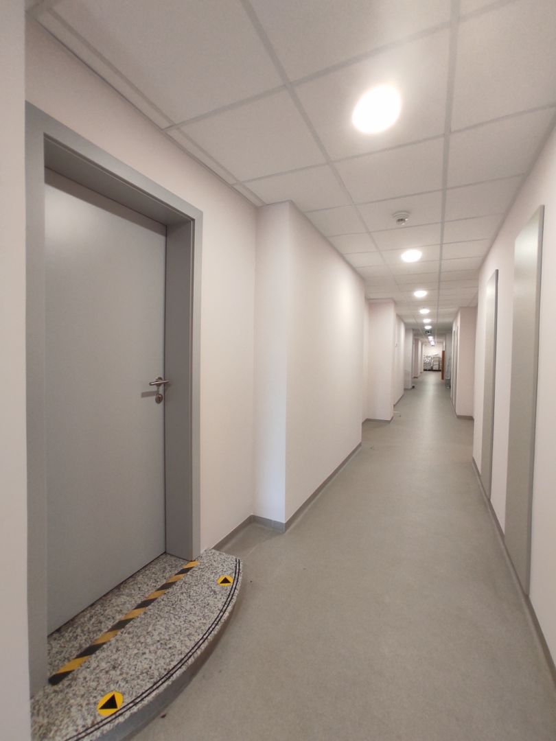 Priestor vhodný na fyzio, masáže, kliniku s parkovaním 394m2 - 4