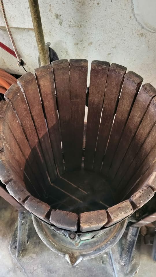 Veľký, hydraulický preš/lis na hrozno - 4