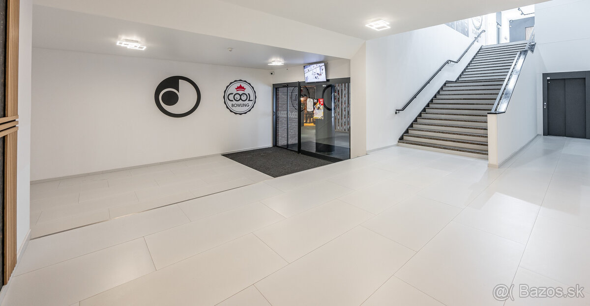 Na prenájom obchodný priestor 640m2, znížené prízemie, OD DA - 4