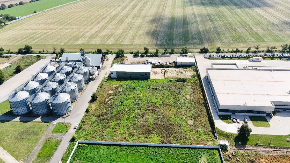Pozemok 9060 m2 so stav. pov. na výstavbu haly v Šelpiciach - 4