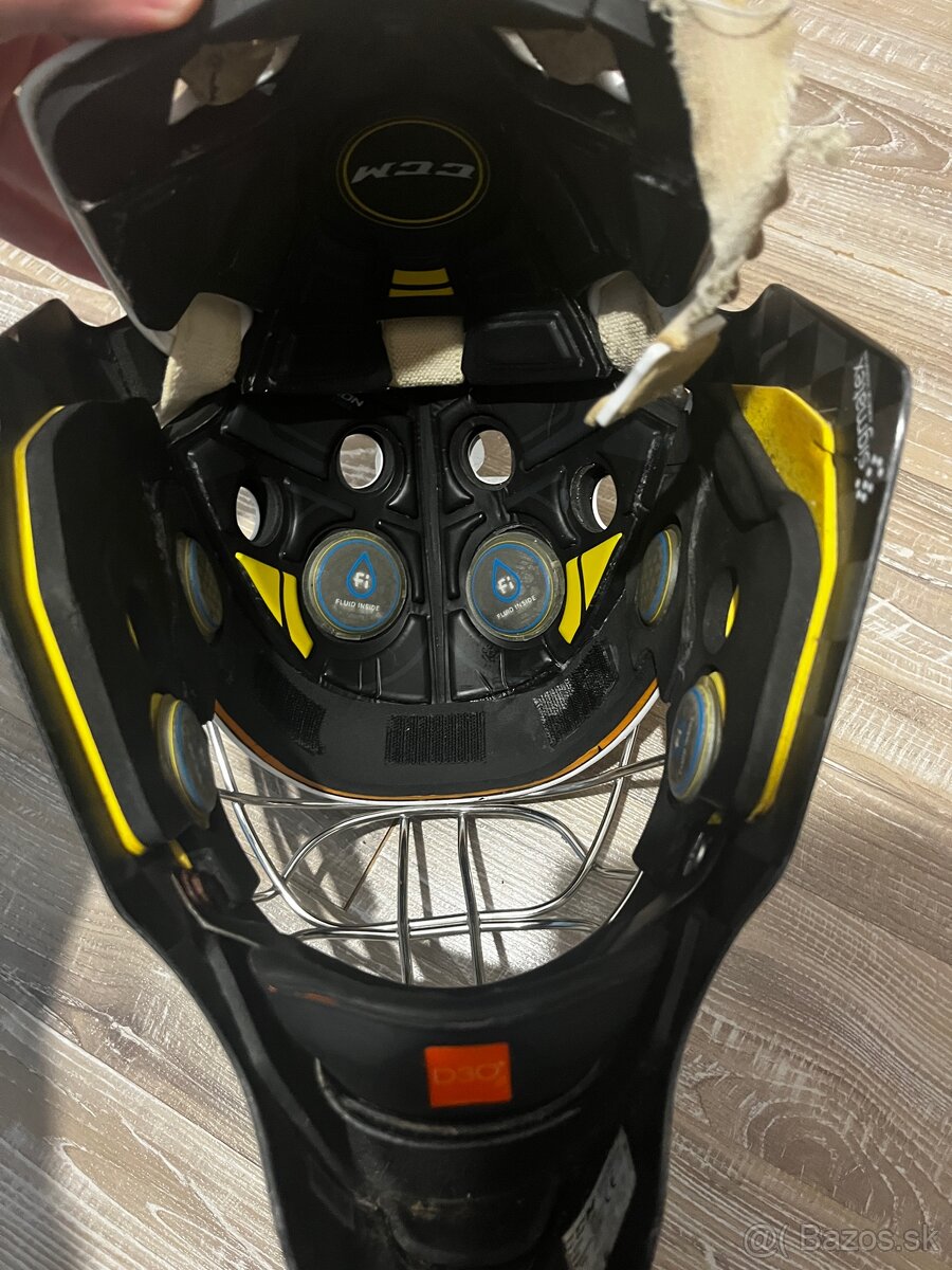 brankarska prilba ccm axis - 4