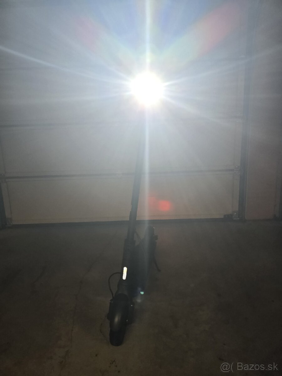 Xiaomi Mi Scooter Pro 2 – rýchlosť 40 km/h
- 4