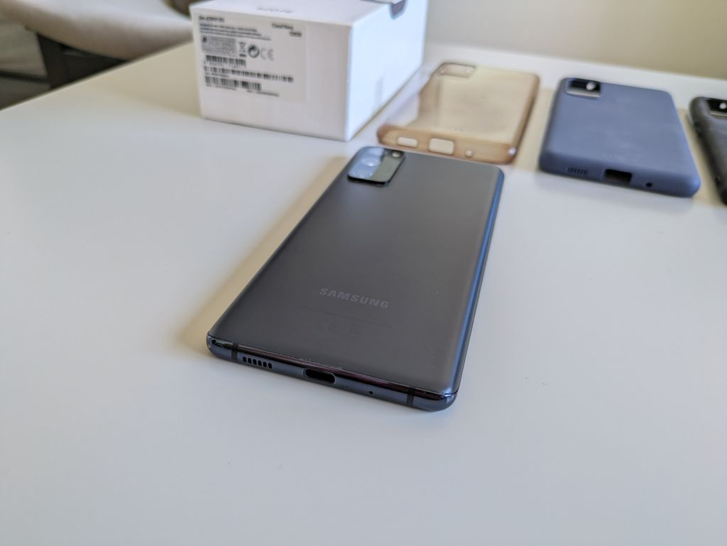 Predám Samsung Galaxy S20 FE - 4