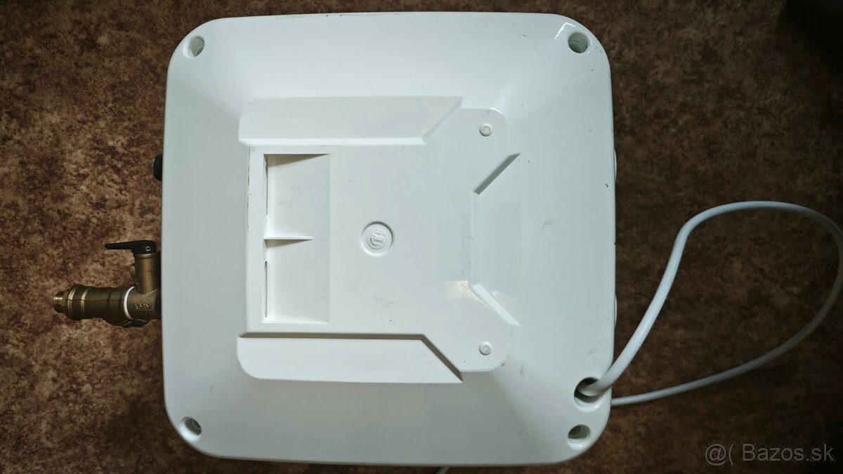 Ohrievač elektrický zásobníkový - Ariston - 4