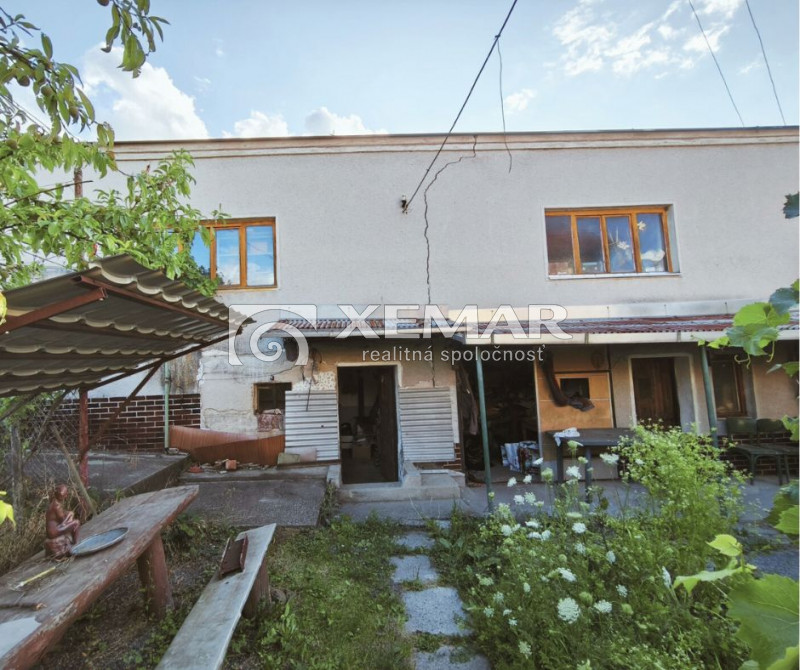 Na predaj 6-izbový rodinný dom v obci Veľké Straciny - 4