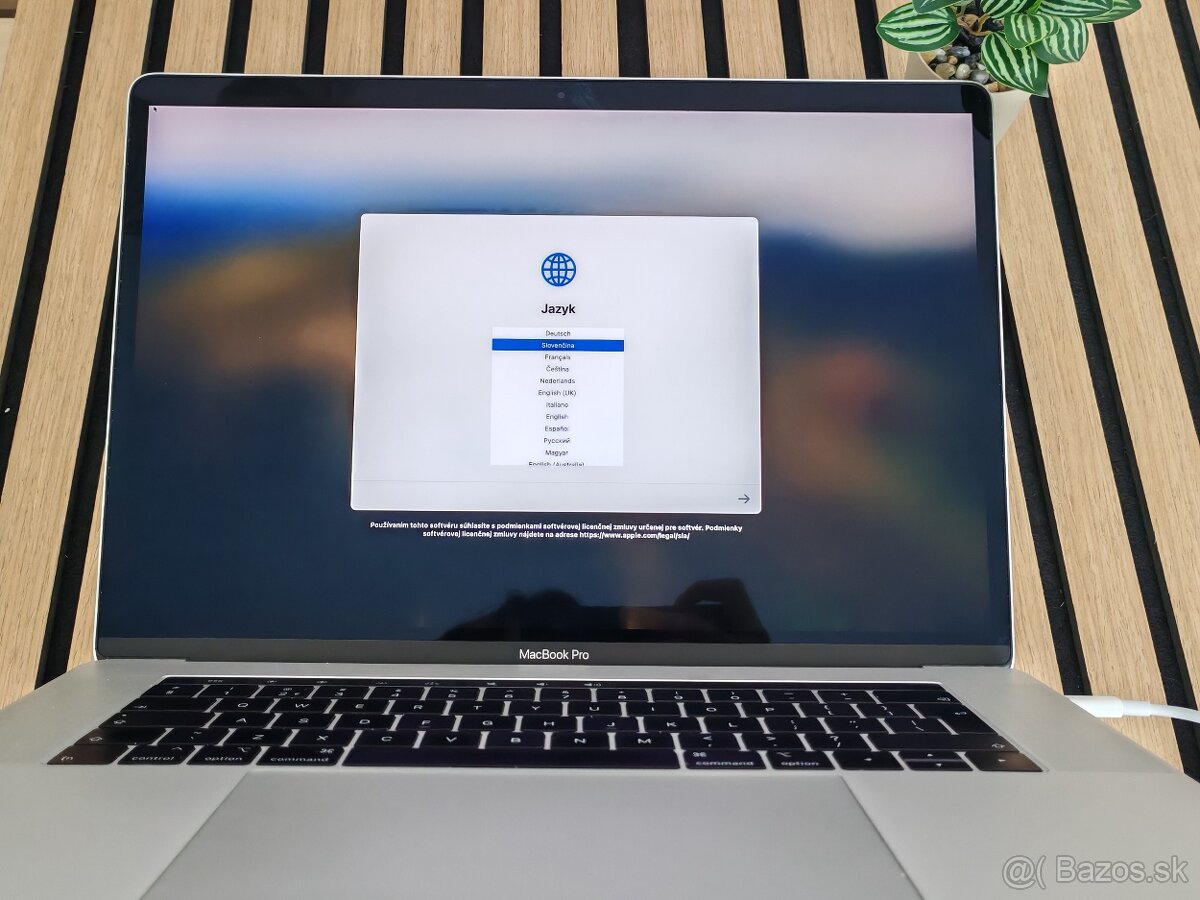 MacBook Pro 15" 2018 Silver | i7 | 16GB RAM | 256GB - 4