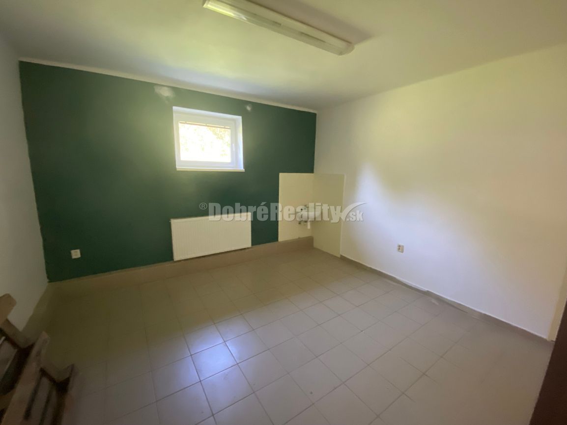 Na prenájom rôzne lukratívne komerčné priestory v multifunkč - 4