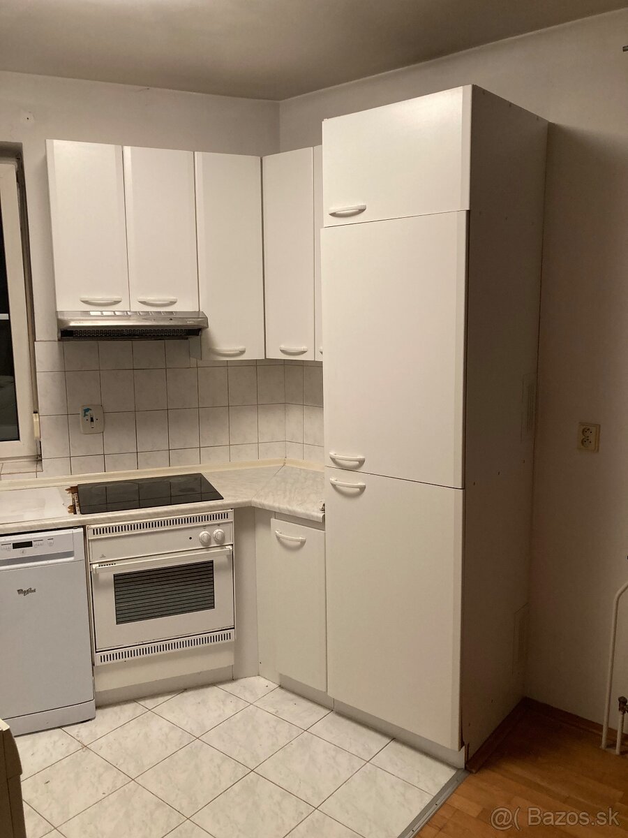 Kuchynske skrinky+vstavana skrina - 4