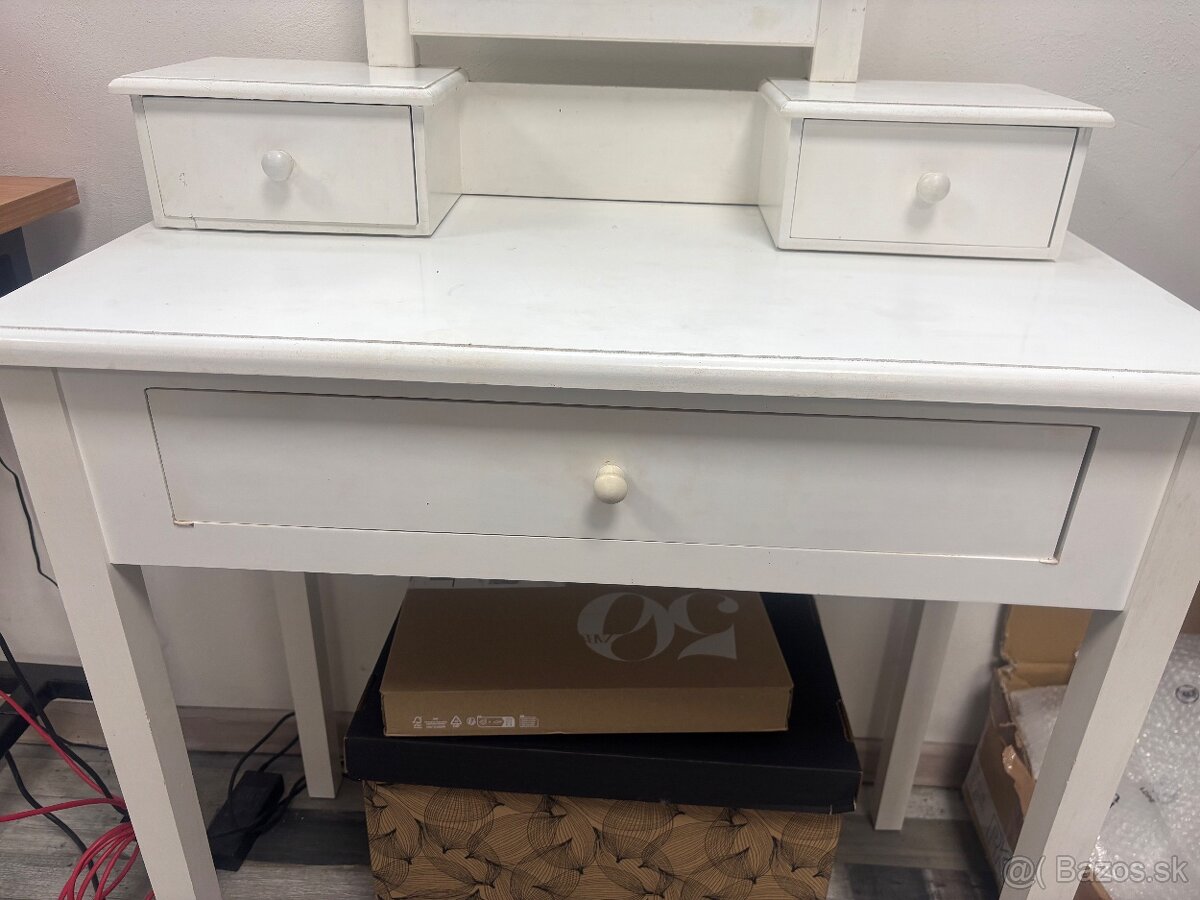 Kozmetický stolík - 4