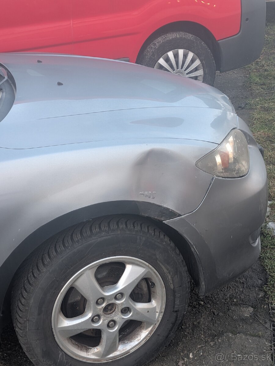 Predám mazdu 3 1.6 77kw benzín 2004 - 4