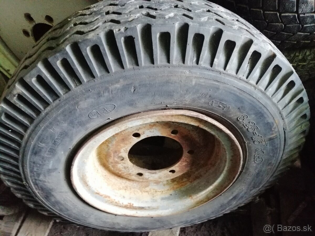 Pneu 8,25-15 - 4