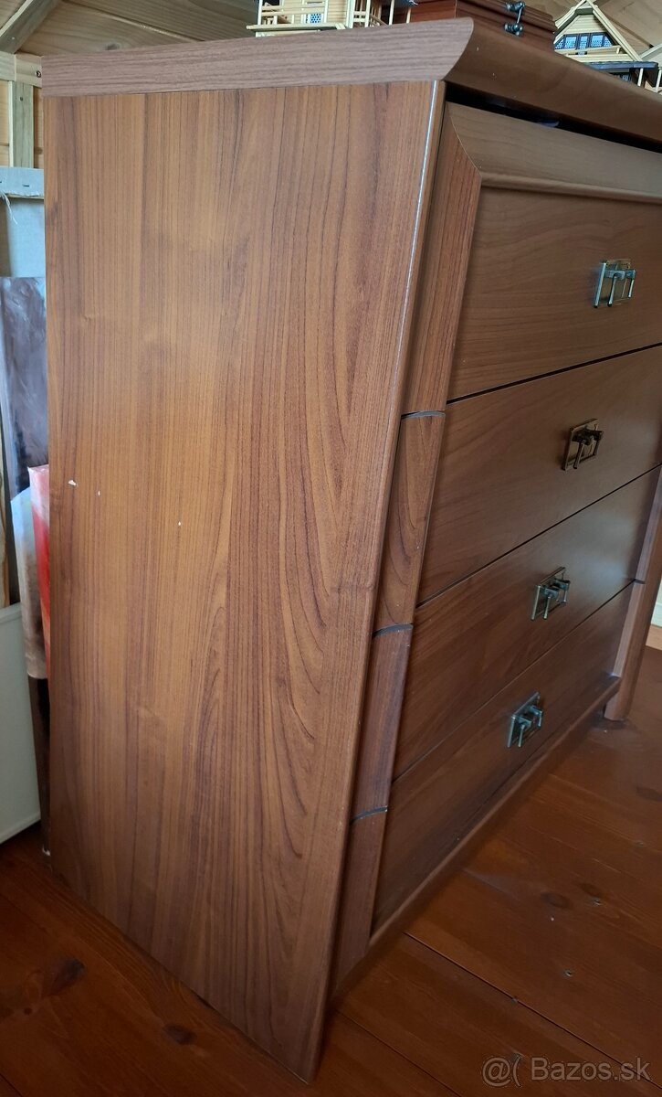 Komoda - 4
