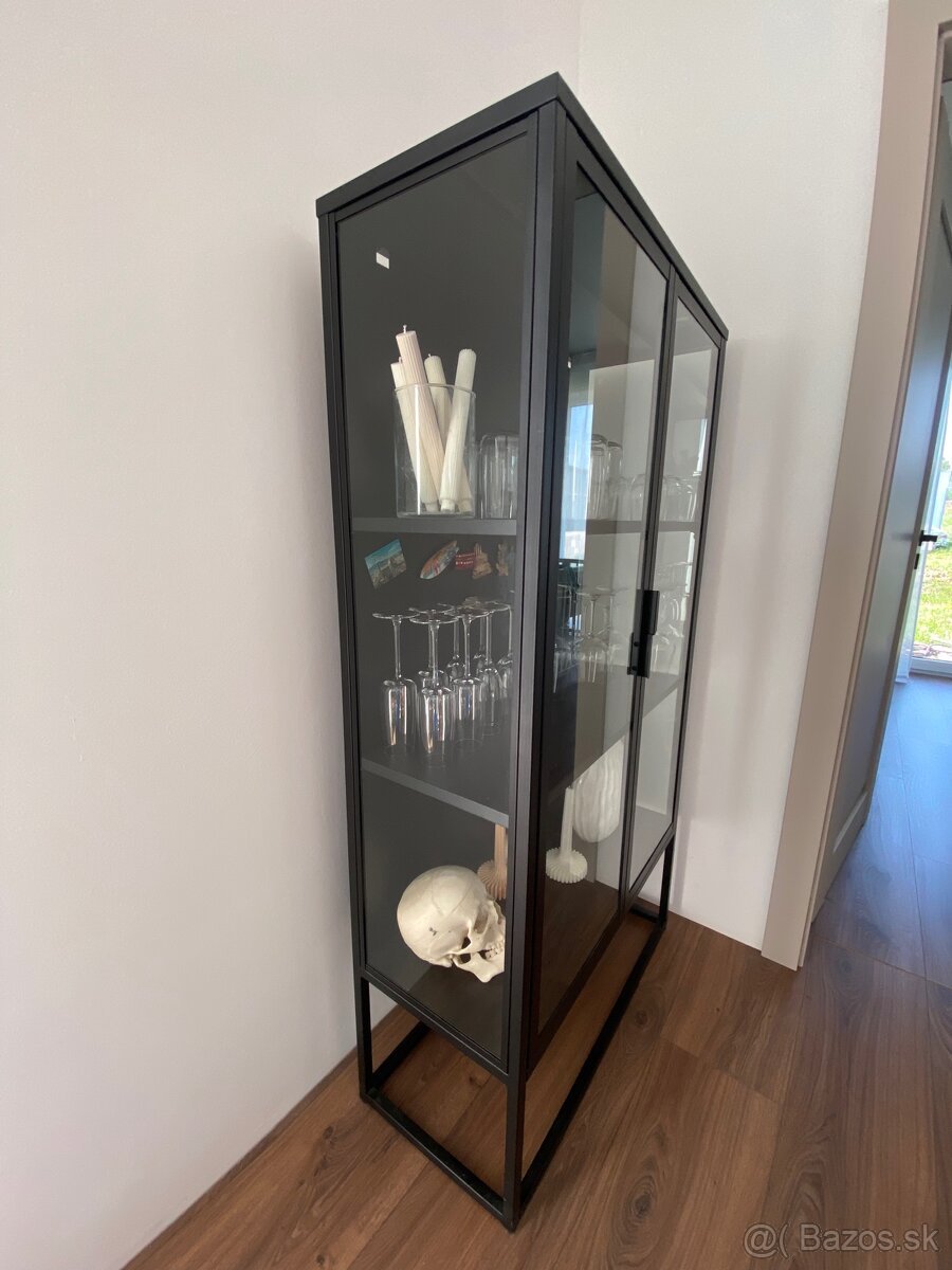 vitrína čierna - 4
