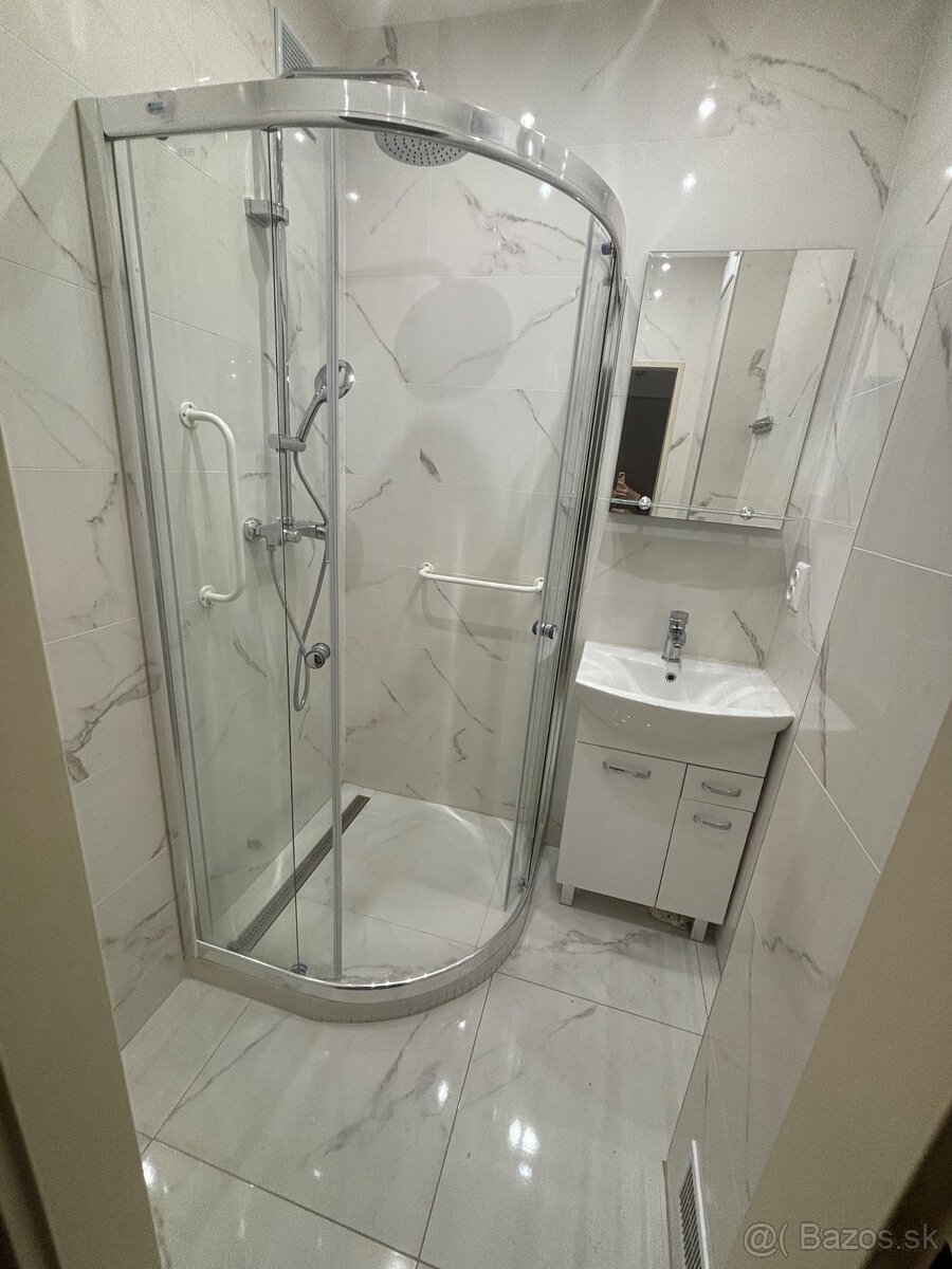 Prenájom 2-izbového bytu s balkónom v centre SNV - 4