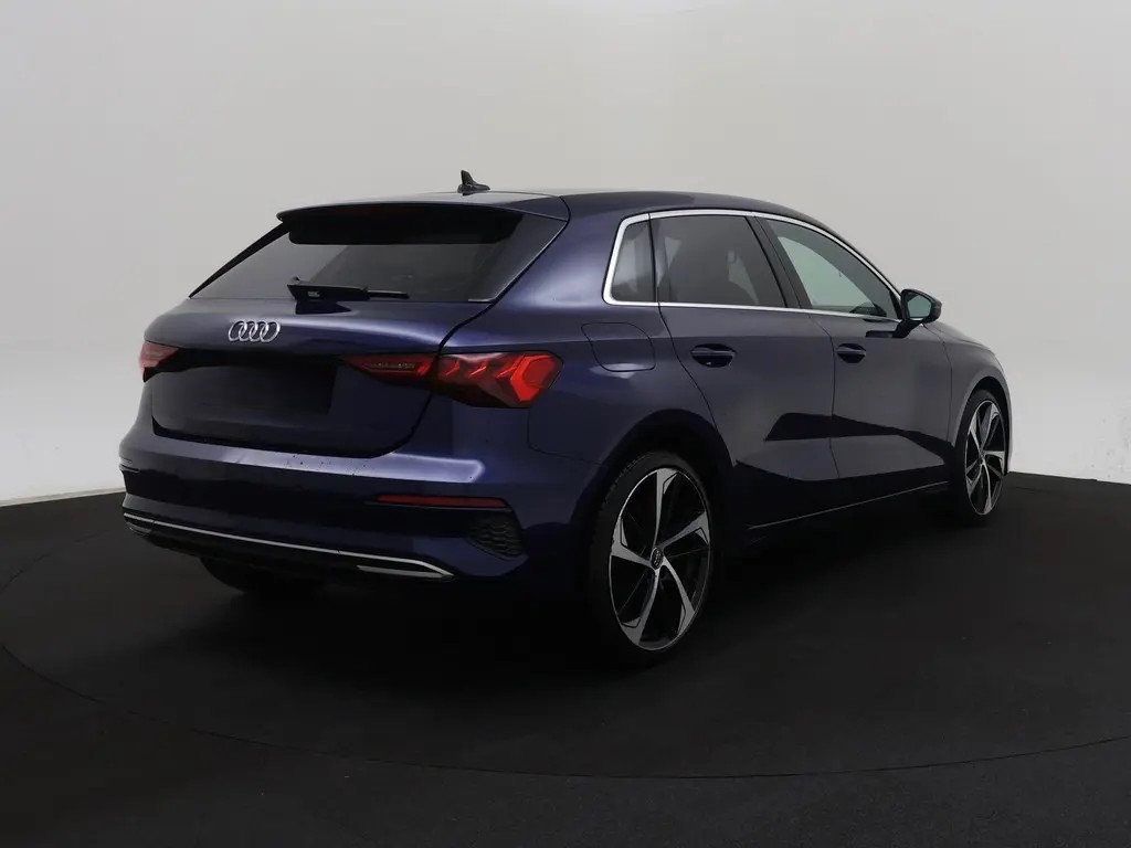 Audi A3 30 TFSI Business - Benzín - Ručná - 110 hp - 4