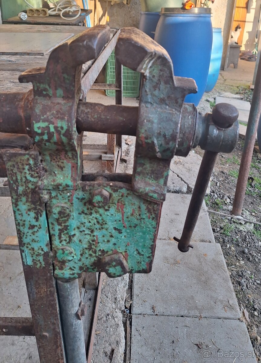 Dielenský pracovny stôl so zverákom - 4