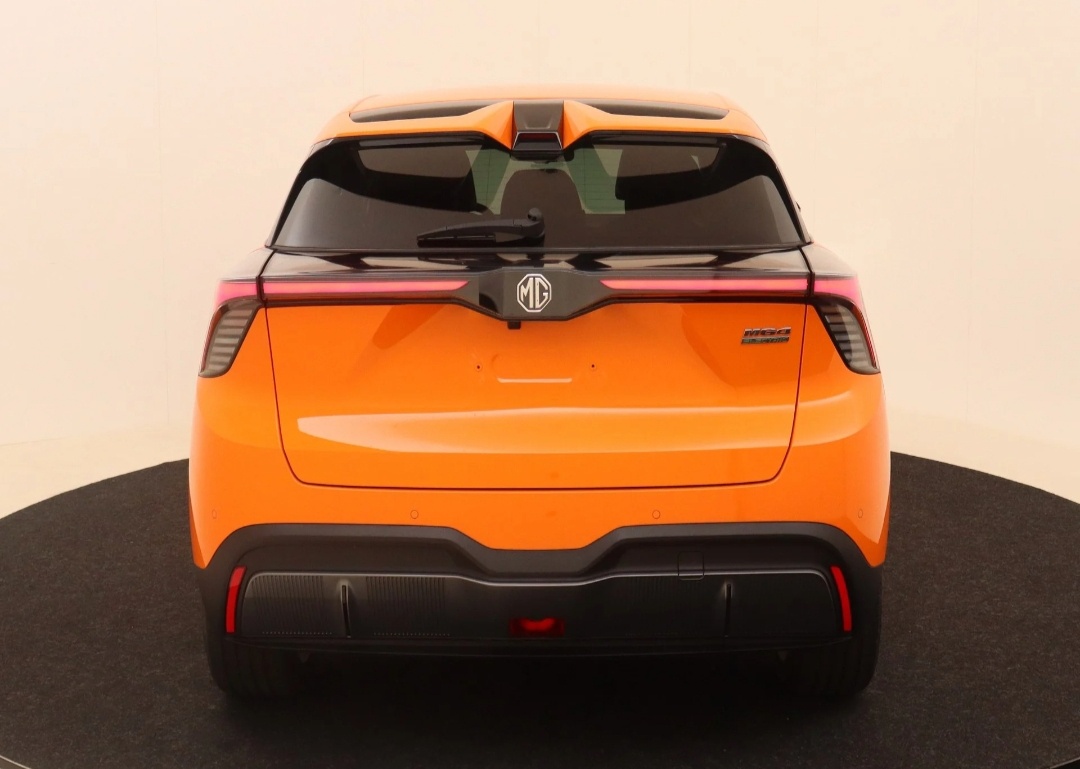 MG 4 LUXURY 64kwh - NOVÉ - MAX VÝBAVA - 4