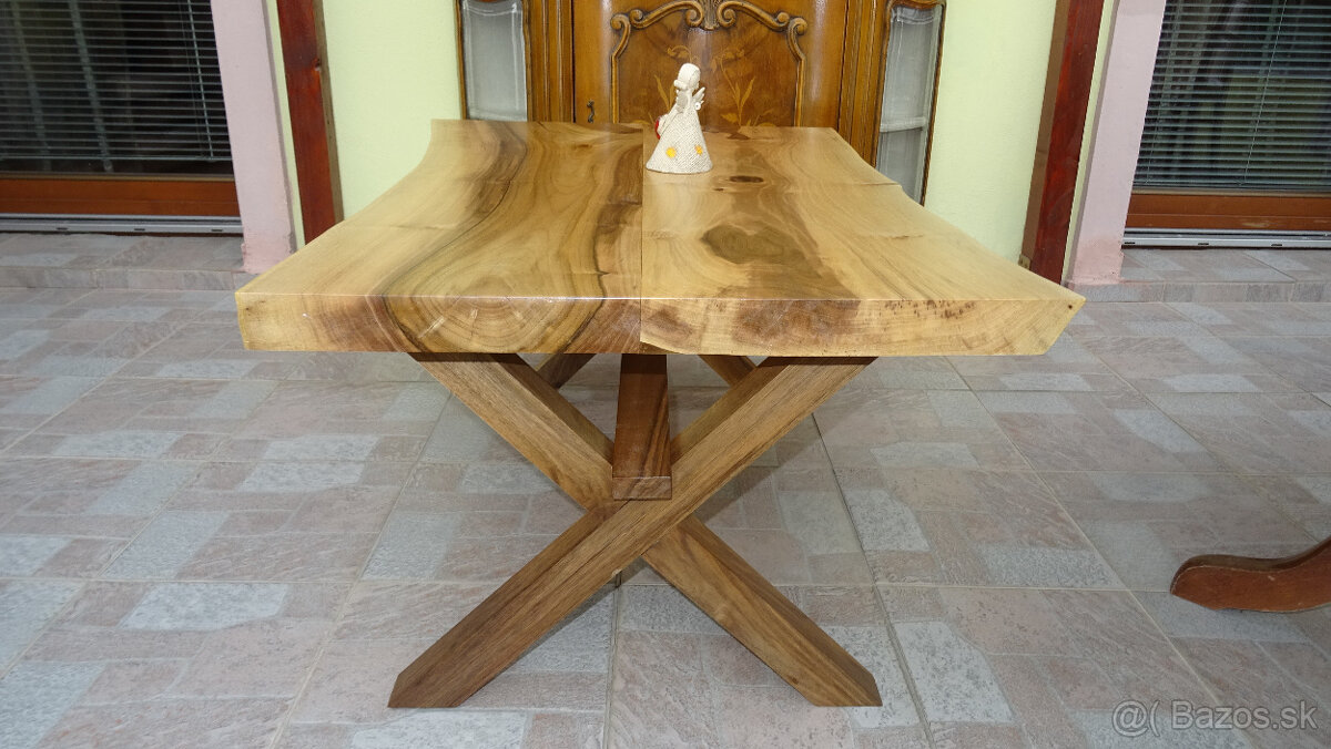 Orechový stolík - 4