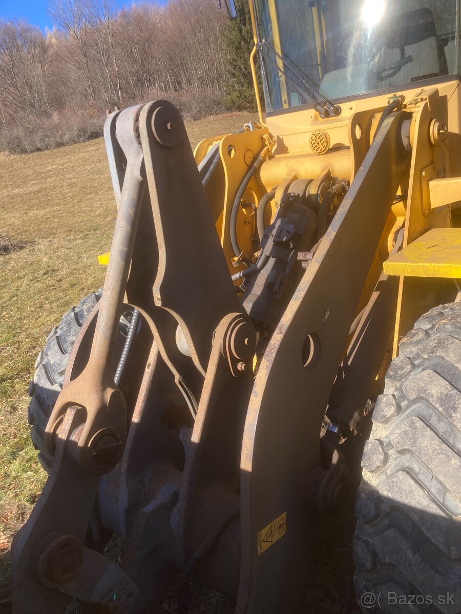 Predám nakladač volvo - 4