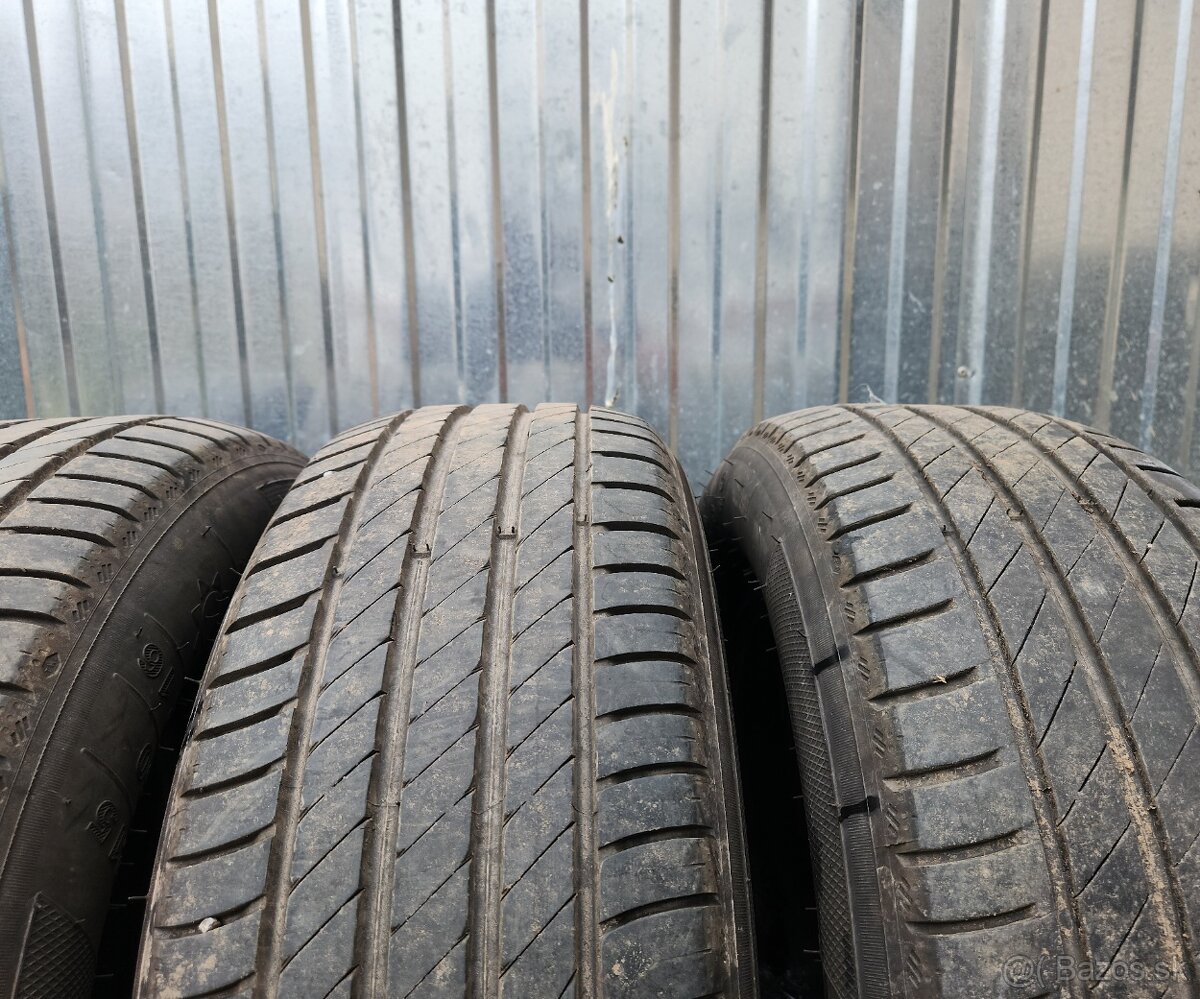 215/60R16 - 4