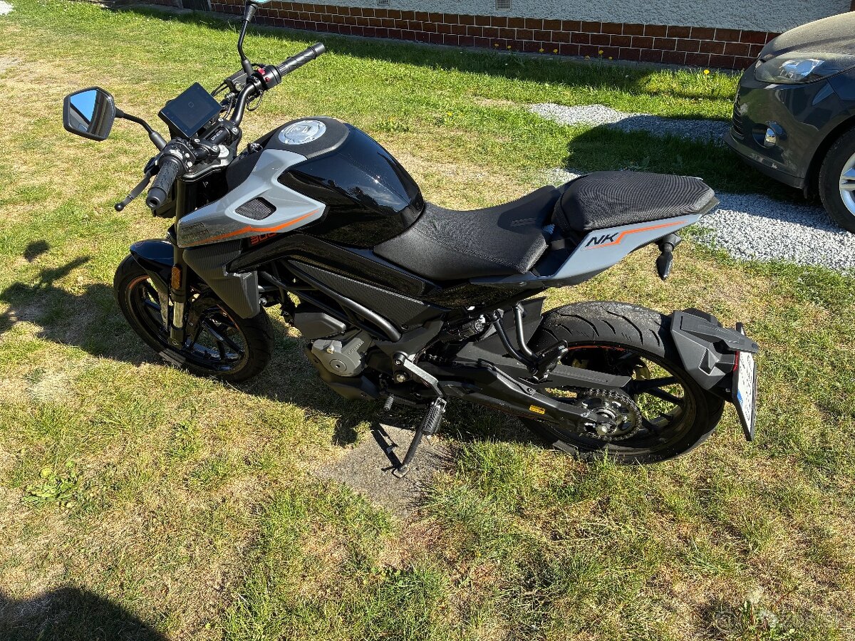 CF Moto 300 NK - 4