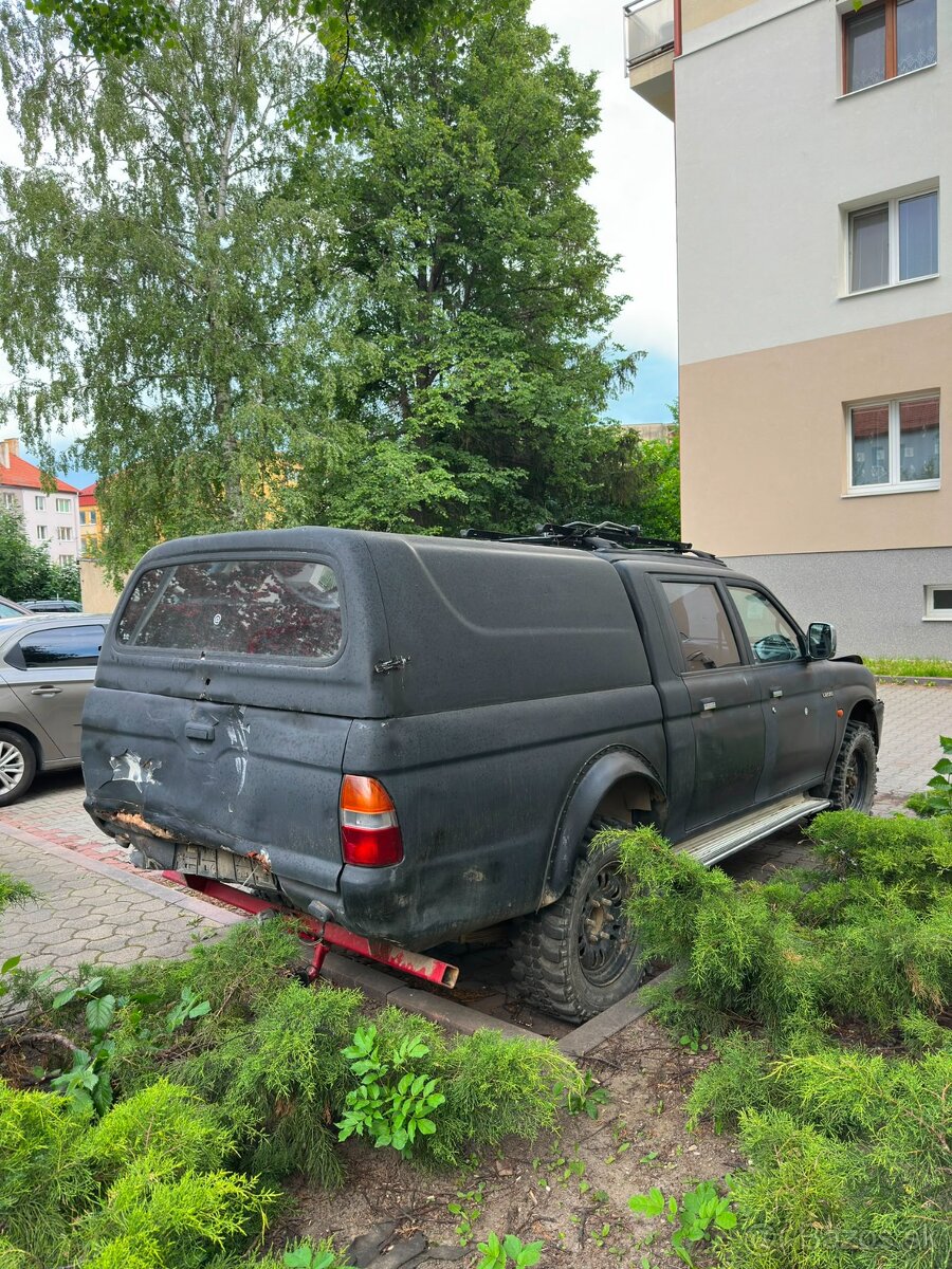 Predám havarovane Mitsubisi L200 - 4