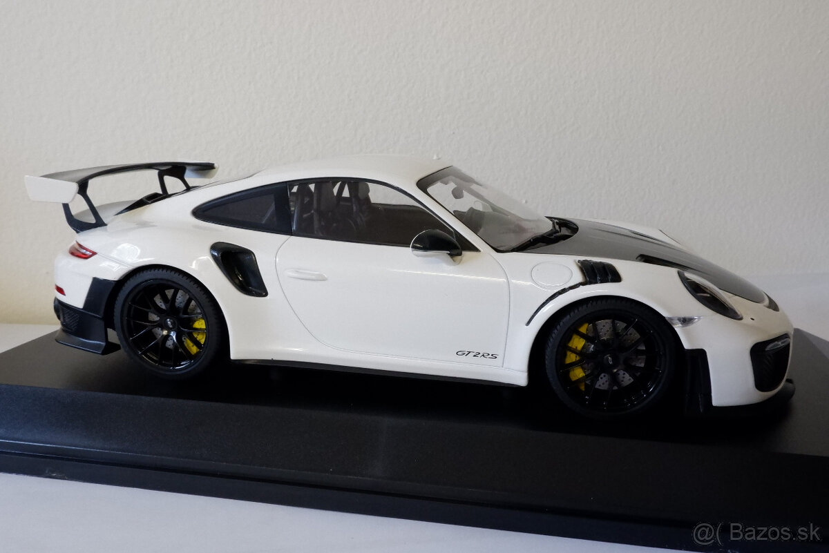 Porsche 911 GT2RS White/Black - 4