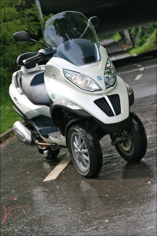 Piaggio MP3 300ie HYBRID - vodičak “B” - 4