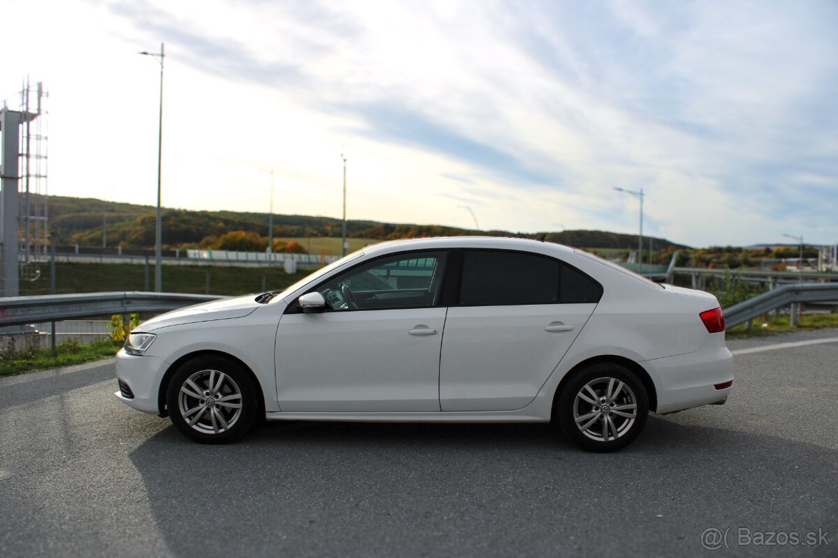 Volkswagen Jetta 1.2 TSI Trendline - 4
