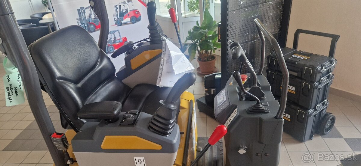 Mini rýpadlo s gumenými pásmy XCMG XE10E - 4