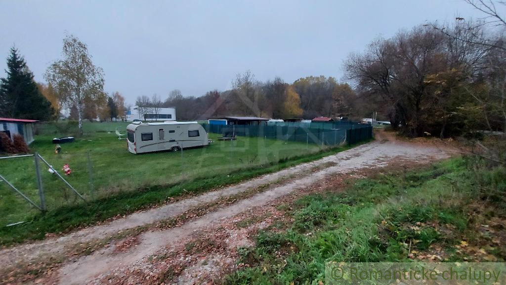 Pozemok vhodný na záhradu pri lesíku na predaj Holíč. - 4