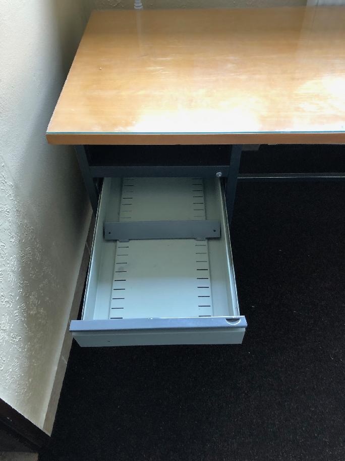 Predám kancelársky stôl - 4