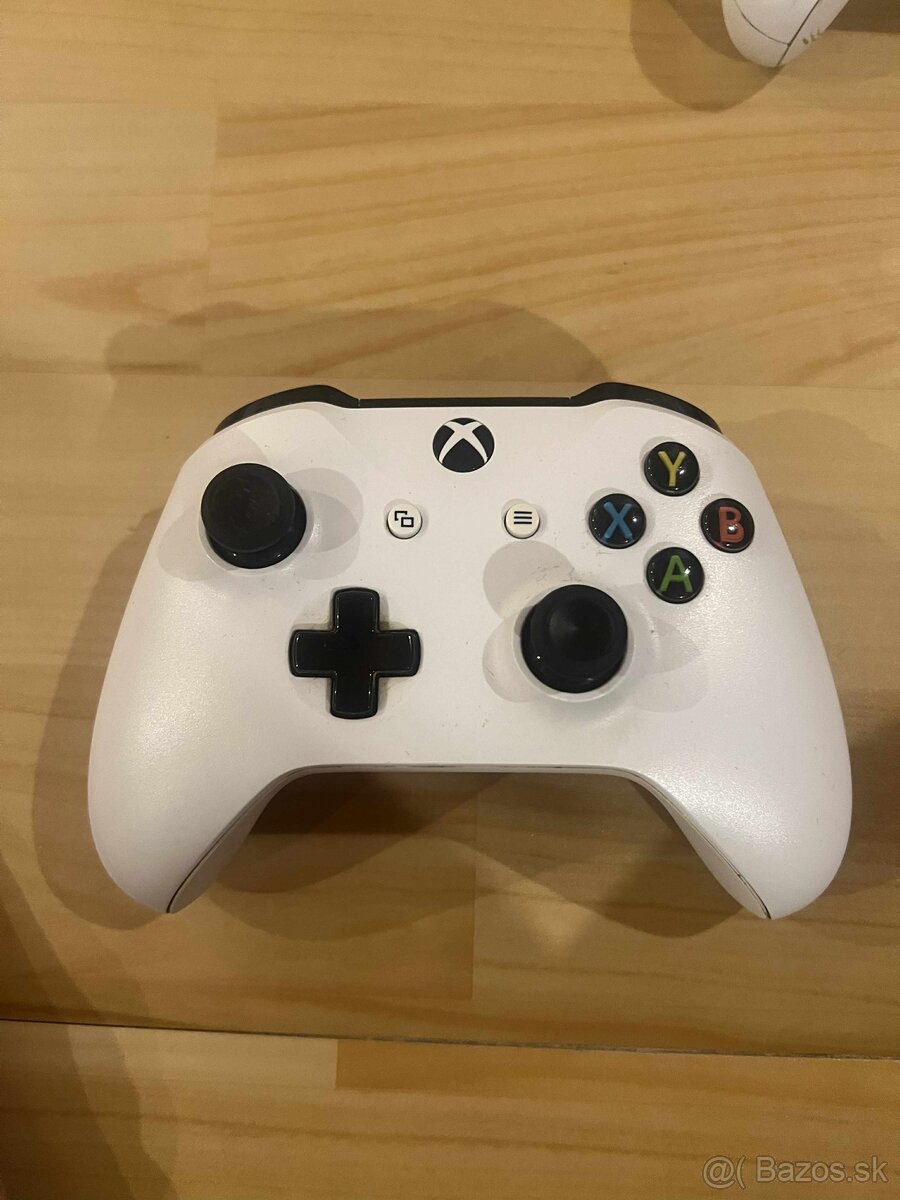 Predám Xbox One S + 2 originálne ovládače - 4