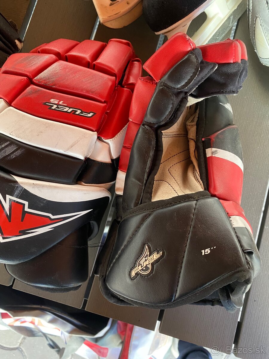 Hokejová výstroj aj s taškou. - 4