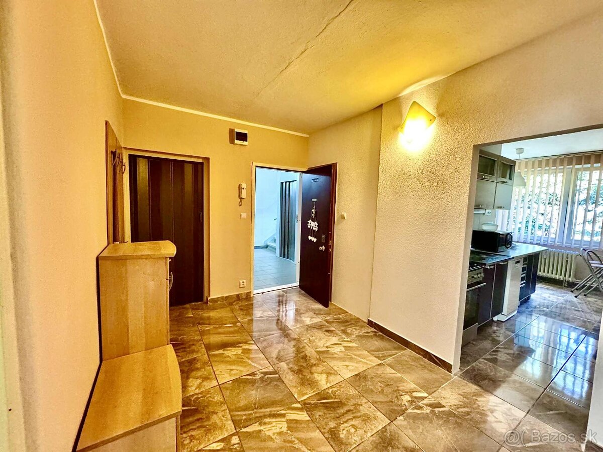 Prenájom 3,5- izbový byt s balkónom a loggiou vo VK - 4