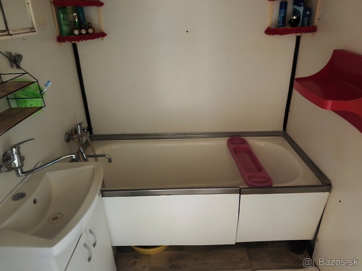 4izb s balkonom, Ucitelska 9, Majitel - 4