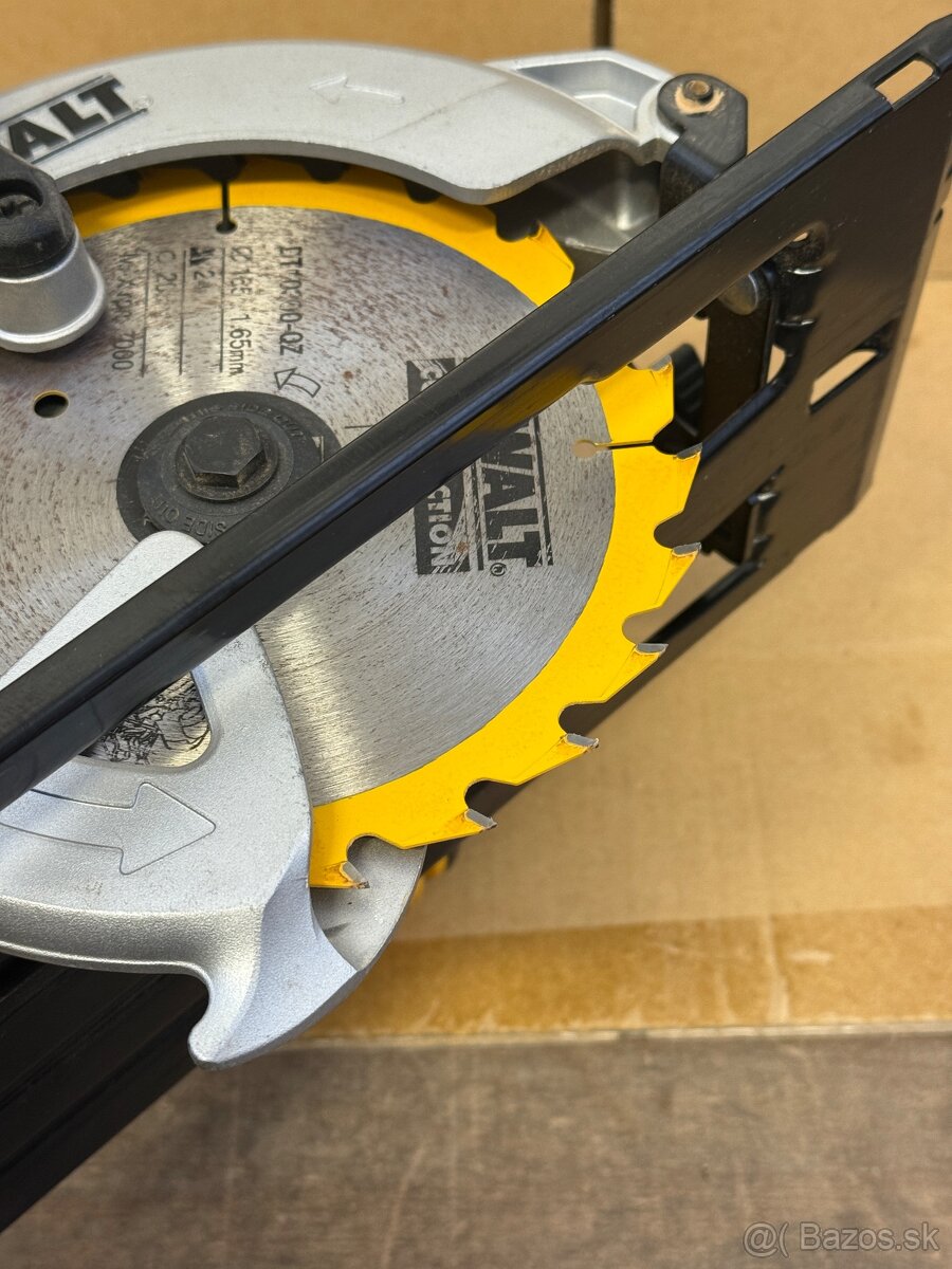 Okružná píla Dewalt - 4