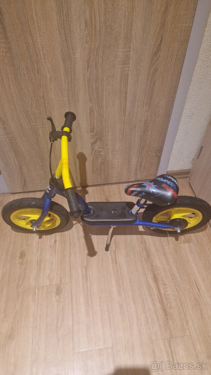 Detské odrážadlo s brzdou a stojanom - 4