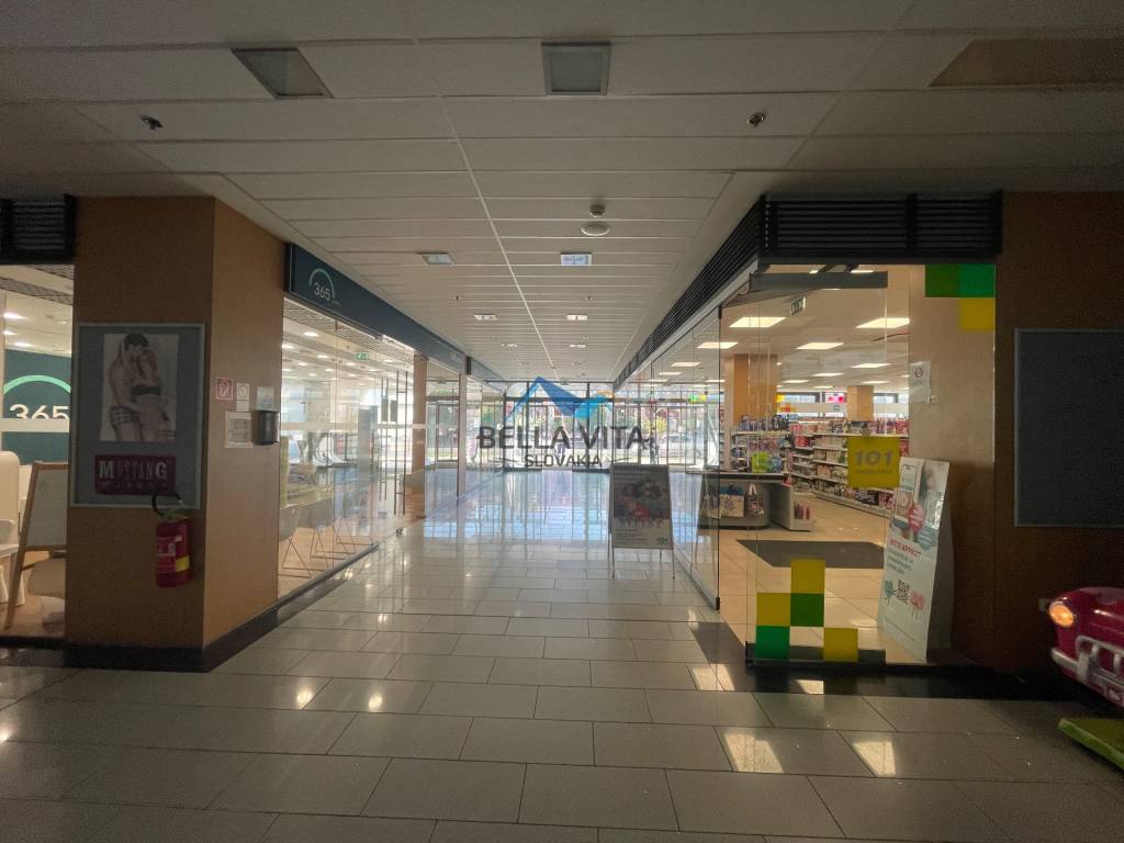 Na prenájom: Moderné obchodné priestory v centre Galanty - 4